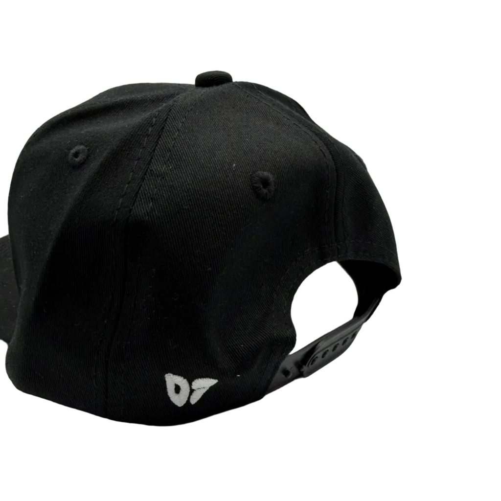 Black cap with 'D7' text in white and a snapback 